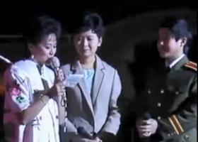 《十五的月亮》，1985年中央电视台春节联欢晚会现场男女演唱原版 